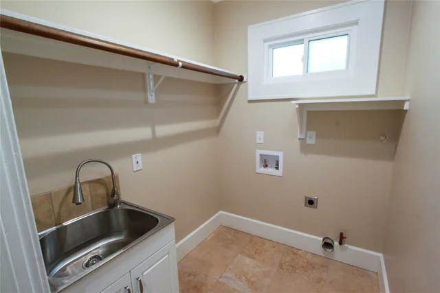 a close view of sink and tap