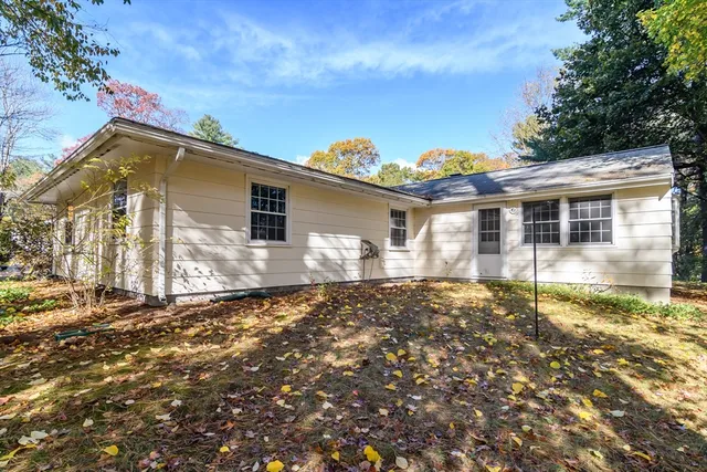 a view of a house with a backyard