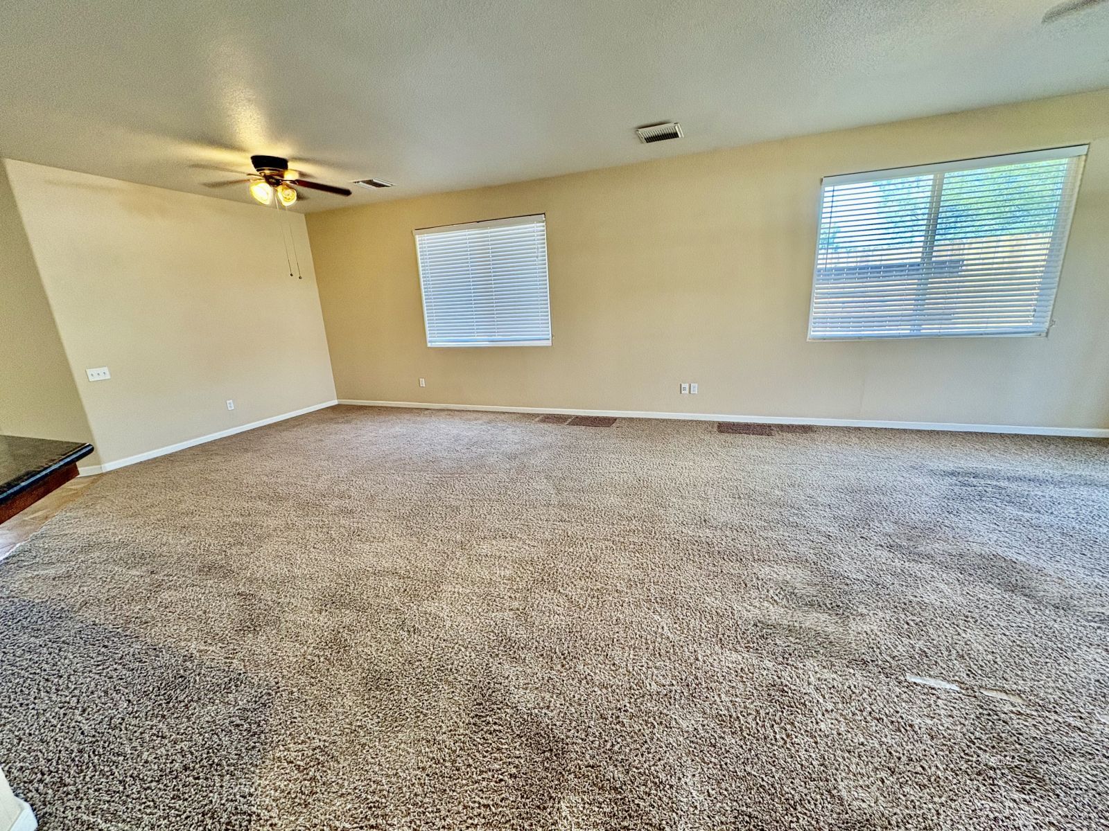 416 Olive Avenue Ridgecrest, CA 93555 - Photo 7 of 35 an empty room with windows and closet