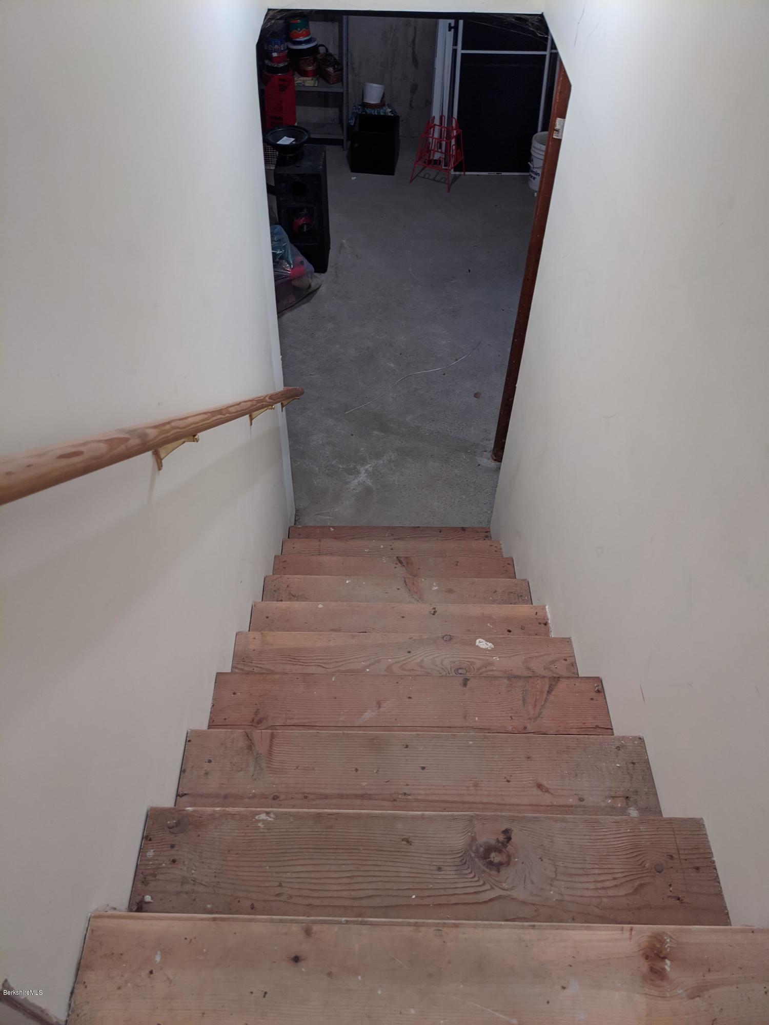 186 Bears Den Road Sheffield, MA 01257 - Photo 51 of 59 Landing to basement