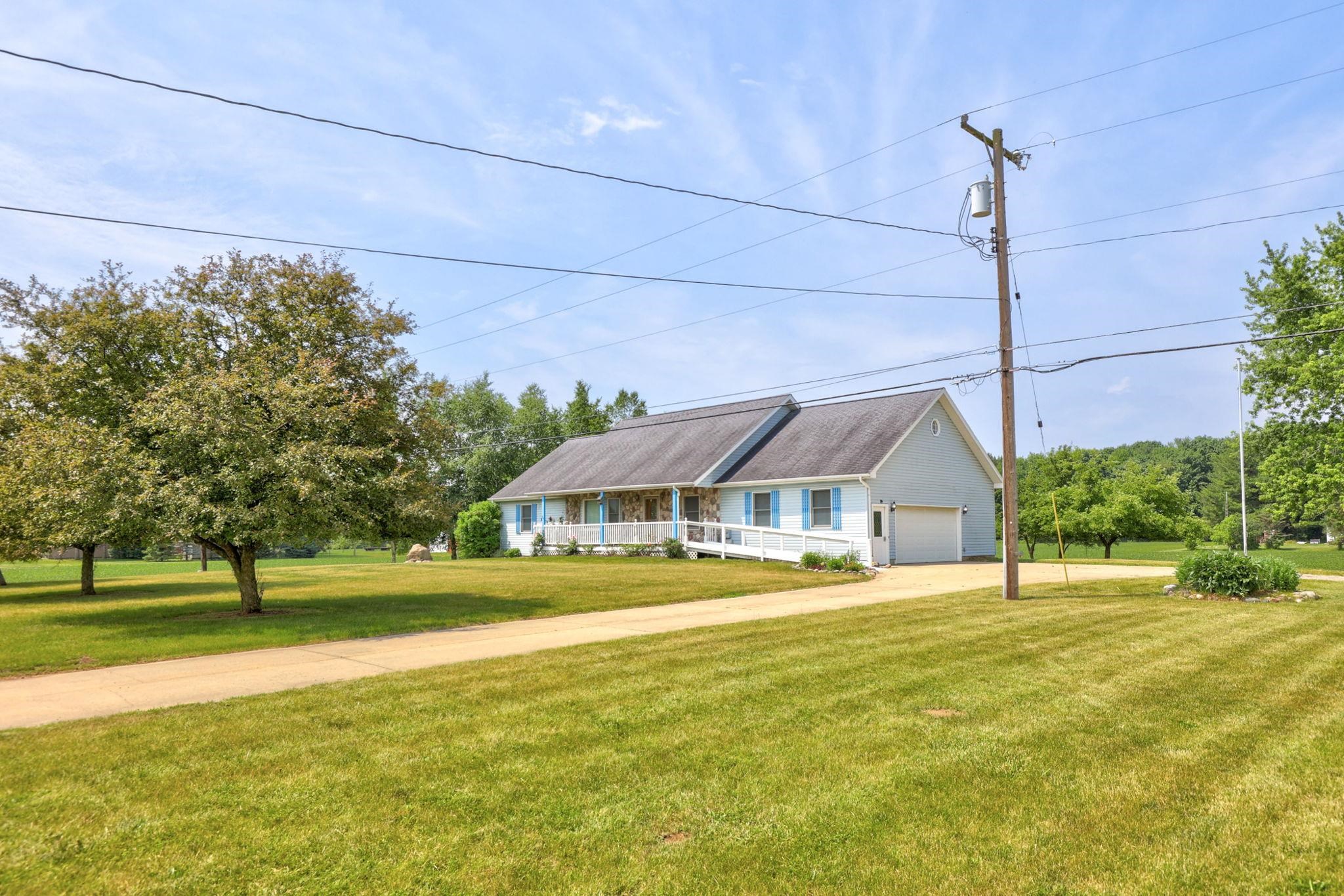 11058 Maple Road Birch Run, MI 48415 - Photo 3 of 53