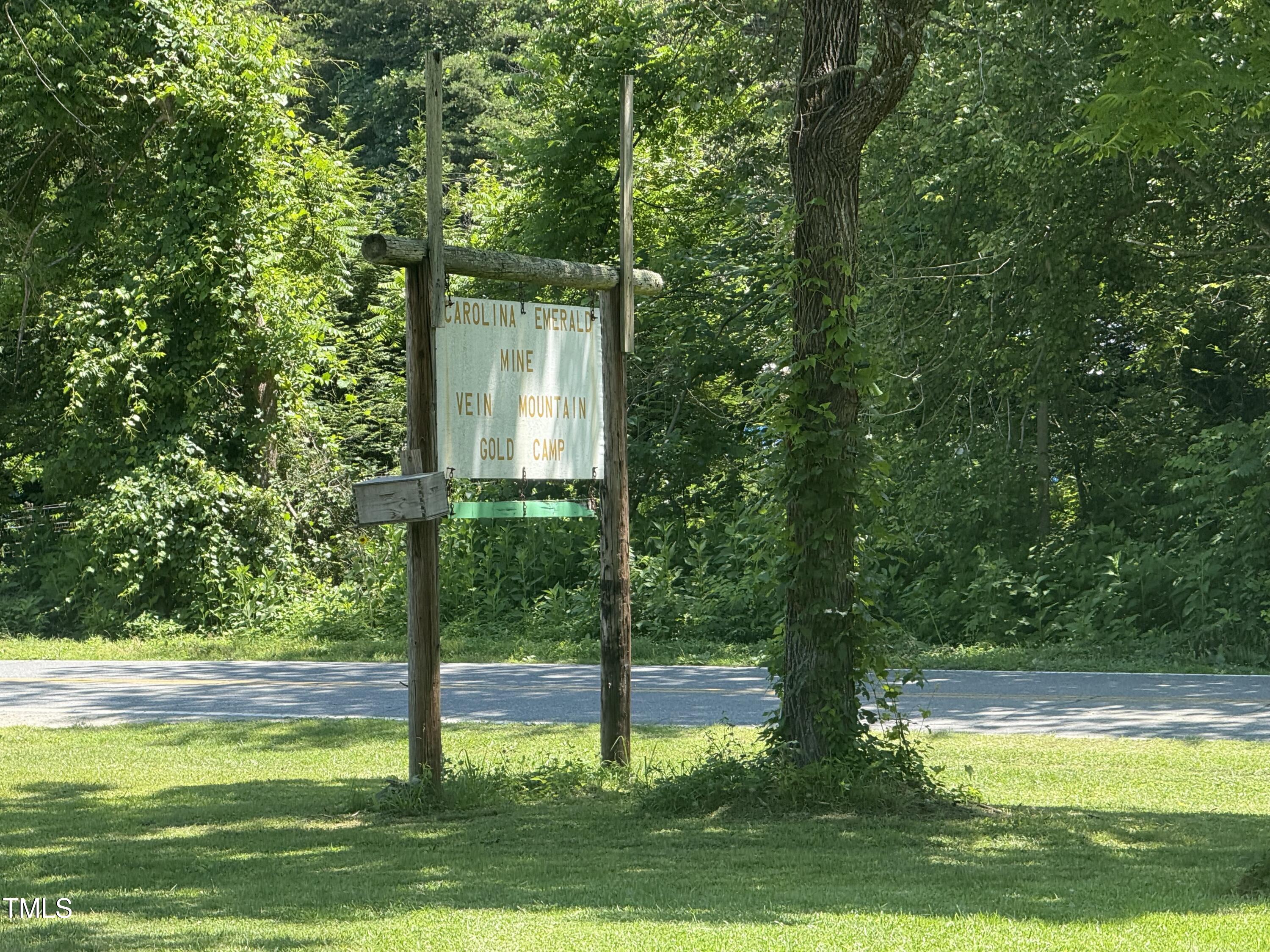 1694 Polly Spout Road Marion, NC 28752 - Photo 8 of 13 IMG_8487