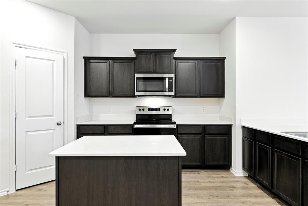 2808 Jasmine Drive Sherman, TX 75092 - Photo 12 of 38 a kitchen with a stove and a microwave