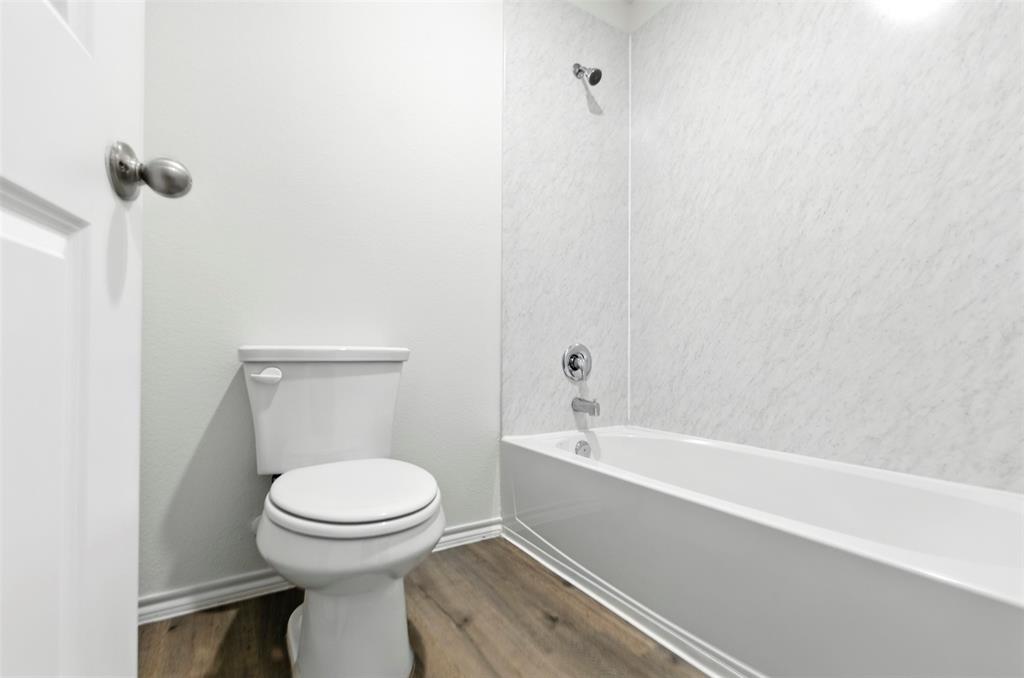 2808 Jasmine Drive Sherman, TX 75092 - Photo 31 of 38 a bathroom with a toilet and a bathtub