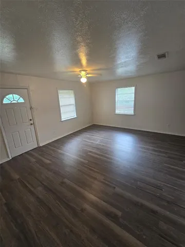 $1,695 | 810 Lexington Drive, Lancaster, TX 75134