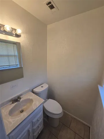 $1,695 | 810 Lexington Drive, Lancaster, TX 75134