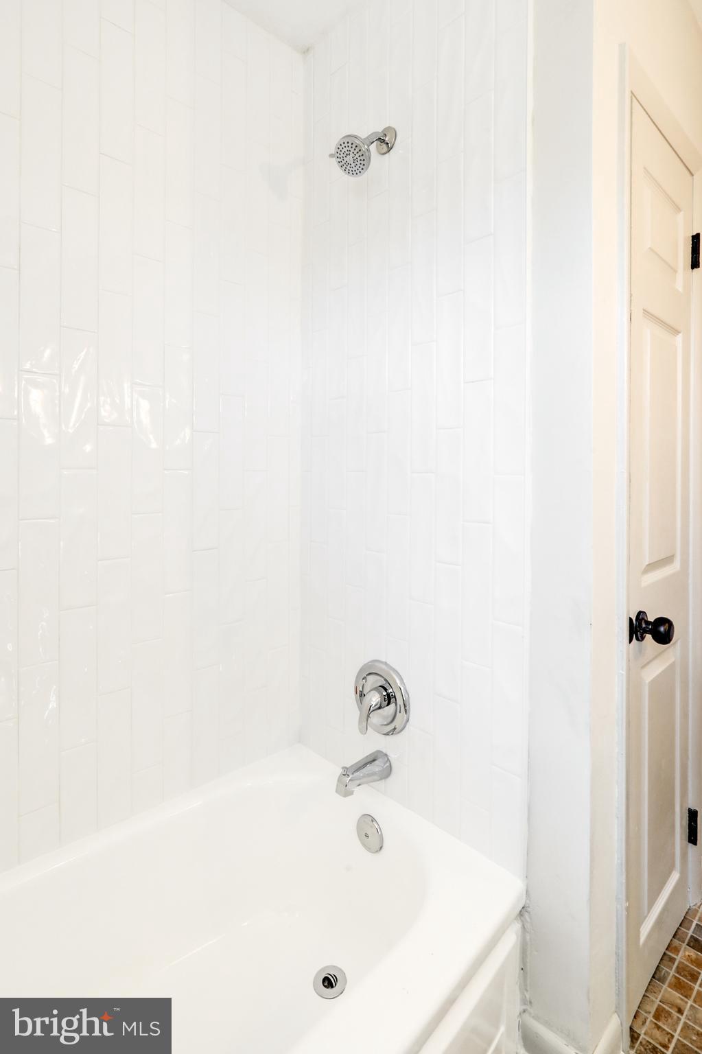 254 Blue Rock Road Millersville, PA 17551 - Photo 20 of 40 a bathroom with a bathtub
