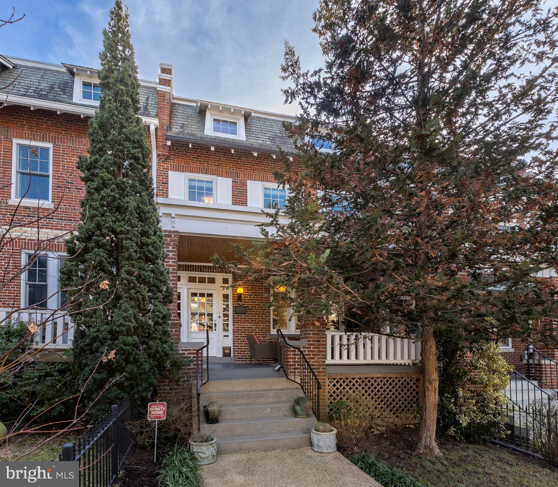 22' extra-wide rowhome in Mount Pleasant