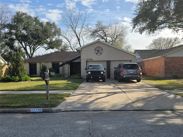 $275,000 | 17706 Heritage Creek Drive, Webster, TX 77598