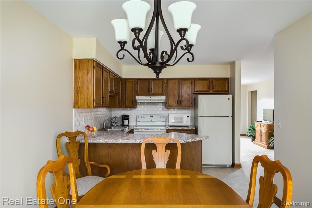 2379 Rochelle Park Drive Rochester, MI 48309 - Photo 4 of 24 2379 Rochelle Park Drive, Rochester Hills MI, Koteles, 03-27-17-985-Edit.jpg