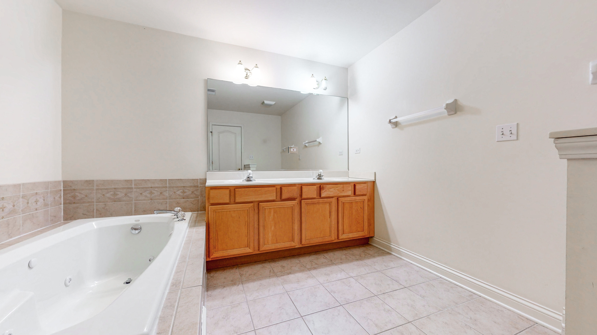 1917 Driving Park Road Wheaton, IL 60187 - Photo 22 of 41 a bathroom with a bathtub sink and mirror