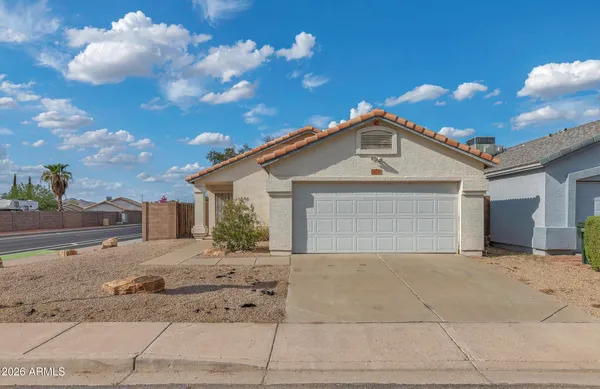 $2,400 | 3072 West Lone Cactus Drive, Phoenix, AZ 85027