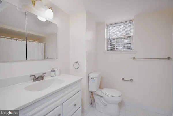 $3,795 | 3630 39th Street Northwest, Unit B530, Washington, DC 20016