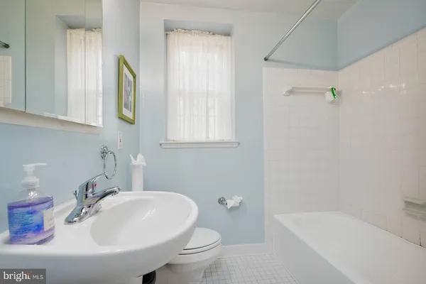 $3,795 | 3630 39th Street Northwest, Unit B530, Washington, DC 20016