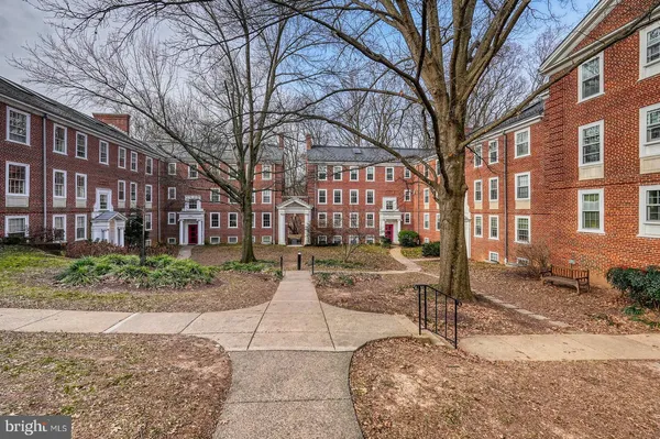 $3,795 | 3630 39th Street Northwest, Unit B530, Washington, DC 20016