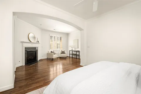 $1,275,000 | 107 Wynden Trace Lane, Houston, TX 77056