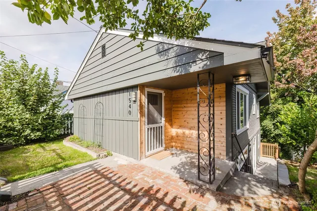 a view of a back yard of the house