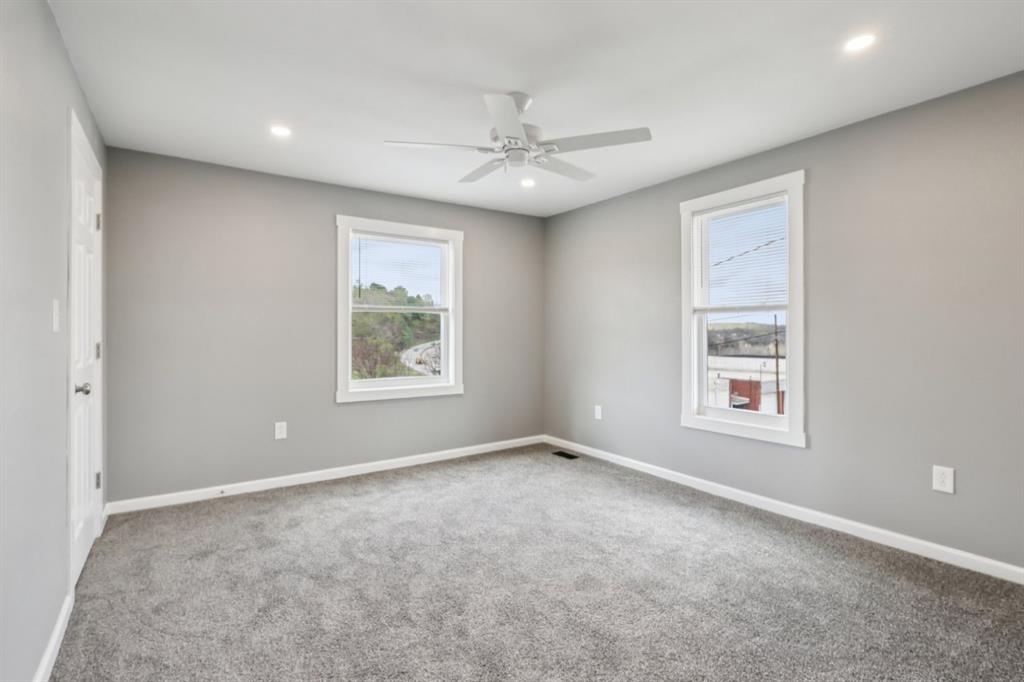 613 Oak Street Vandergrift, PA 15690 - Photo 25 of 50