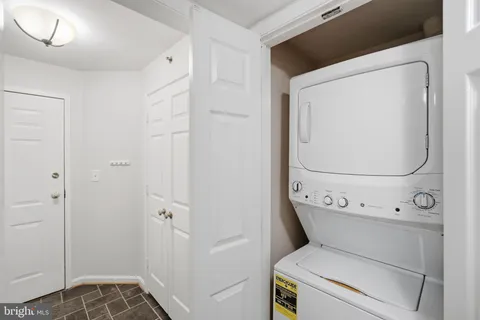 $560,000 | 610 North West Street, Unit 105, Alexandria, VA 22314