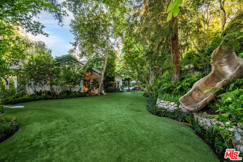 $4,995,000 | 19012 Dorlon Drive, Tarzana, CA 91356