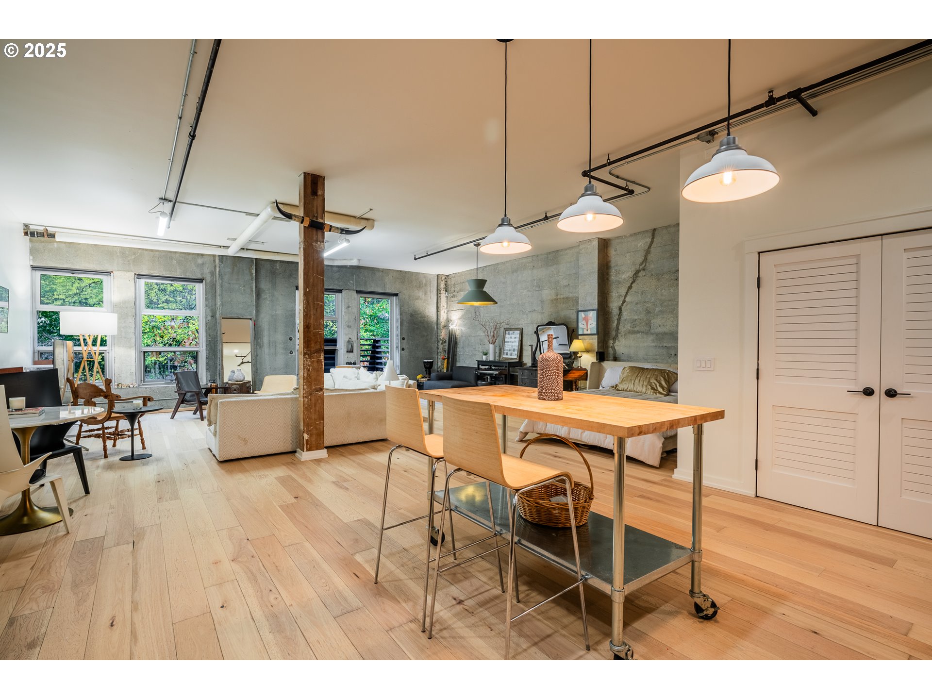 725 Northwest Flanders Street, Unit 304 Portland, OR 97209 - Photo 17 of 42