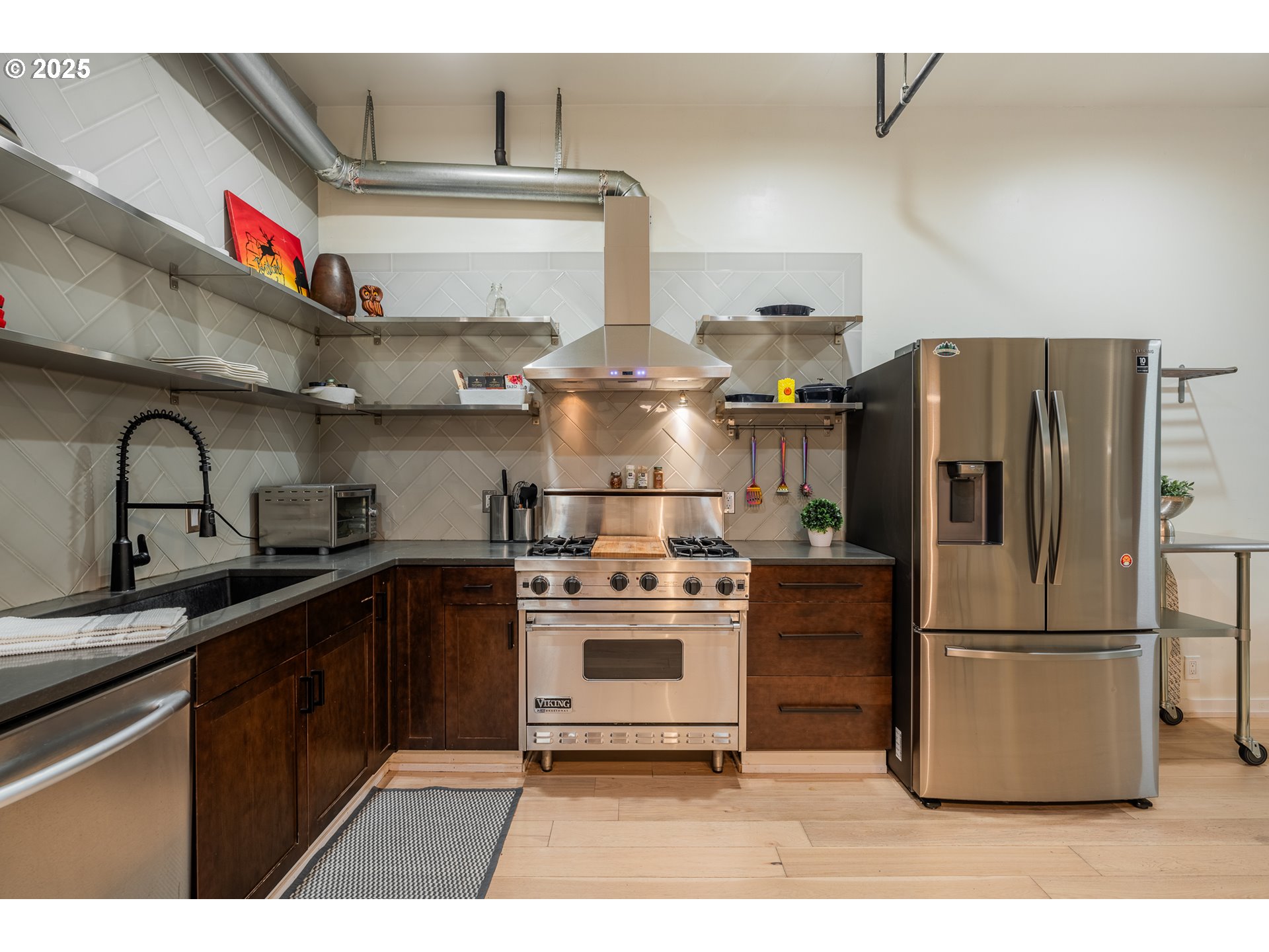 725 Northwest Flanders Street, Unit 304 Portland, OR 97209 - Photo 18 of 42