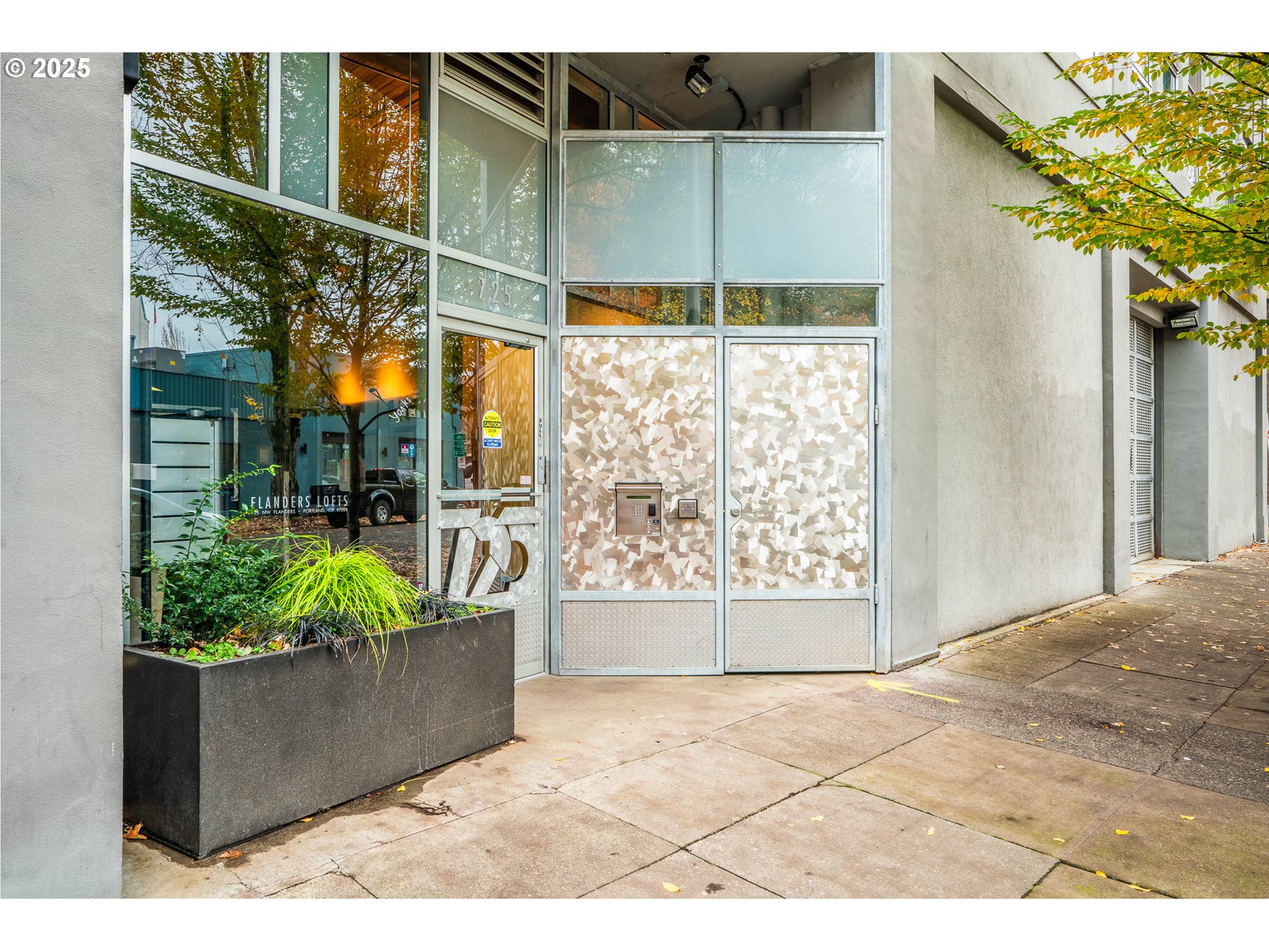 725 Northwest Flanders Street, Unit 304 Portland, OR 97209 - Photo 2 of 42