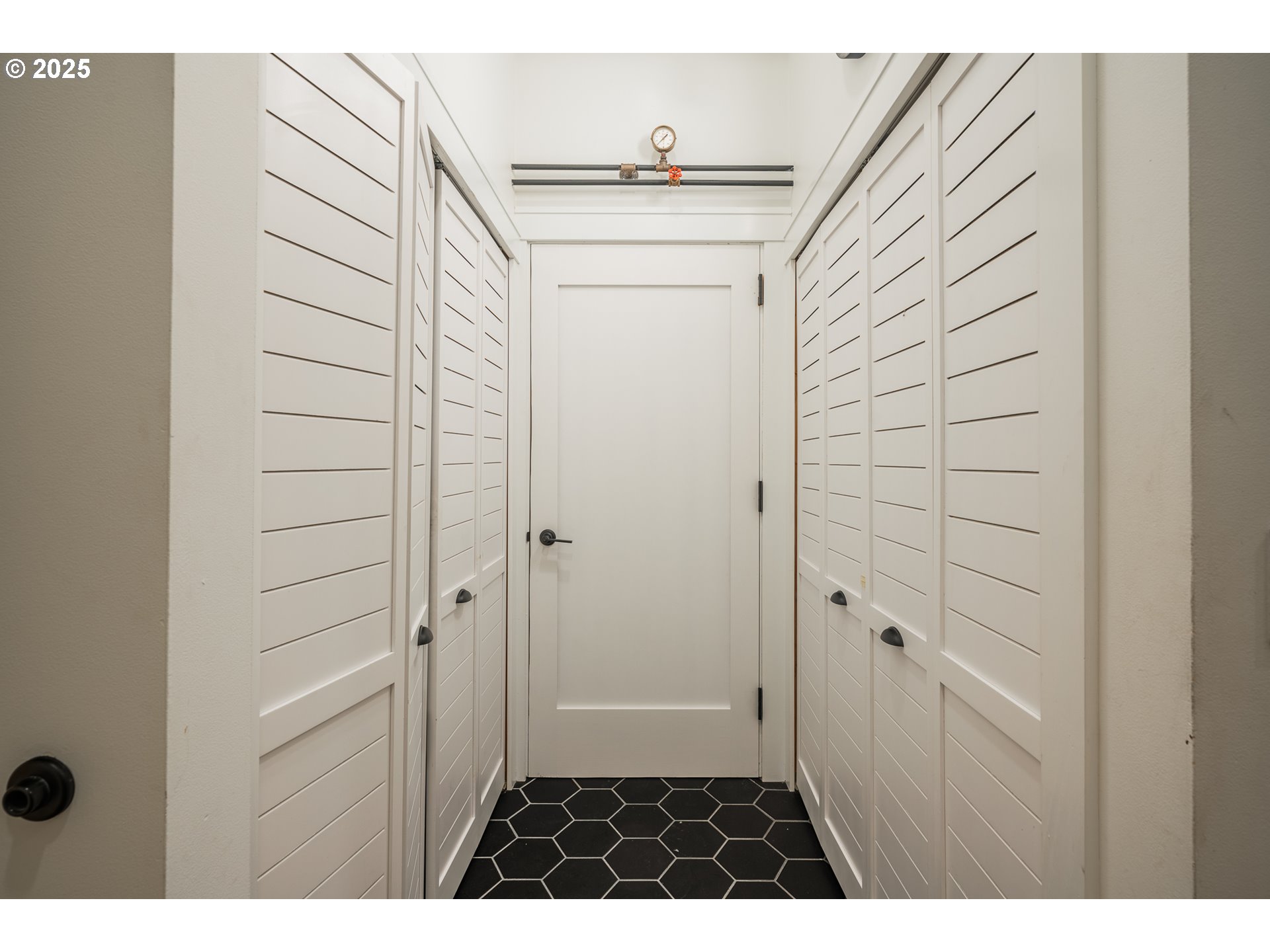 725 Northwest Flanders Street, Unit 304 Portland, OR 97209 - Photo 23 of 42