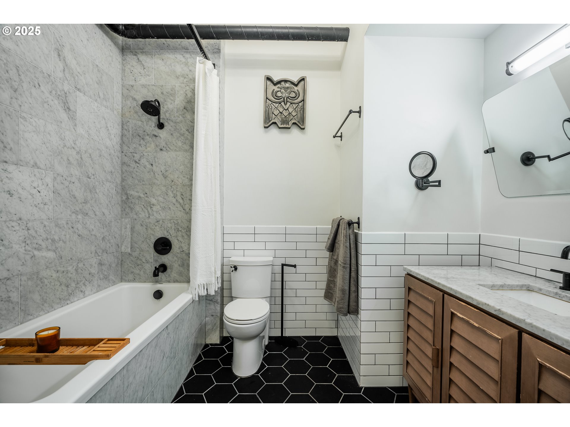 725 Northwest Flanders Street, Unit 304 Portland, OR 97209 - Photo 24 of 42