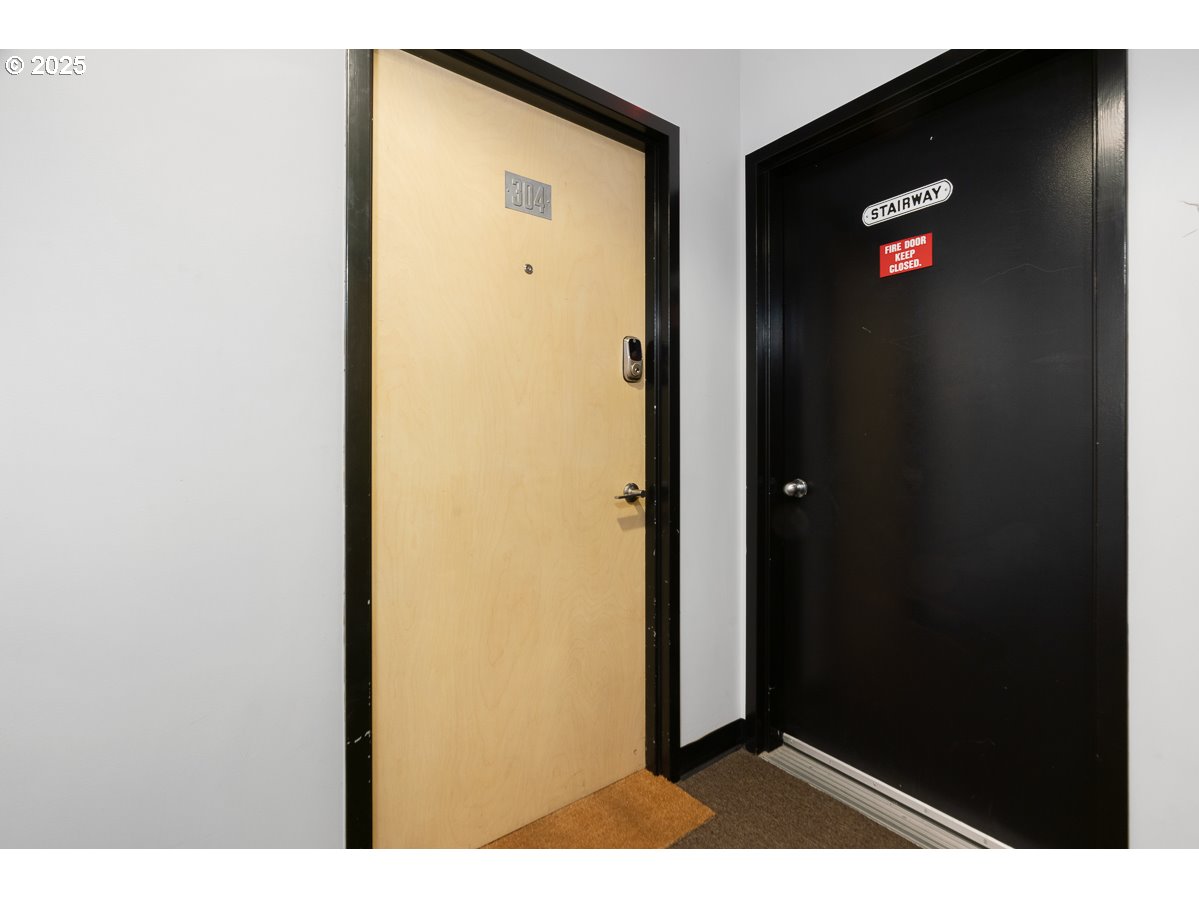725 Northwest Flanders Street, Unit 304 Portland, OR 97209 - Photo 4 of 42