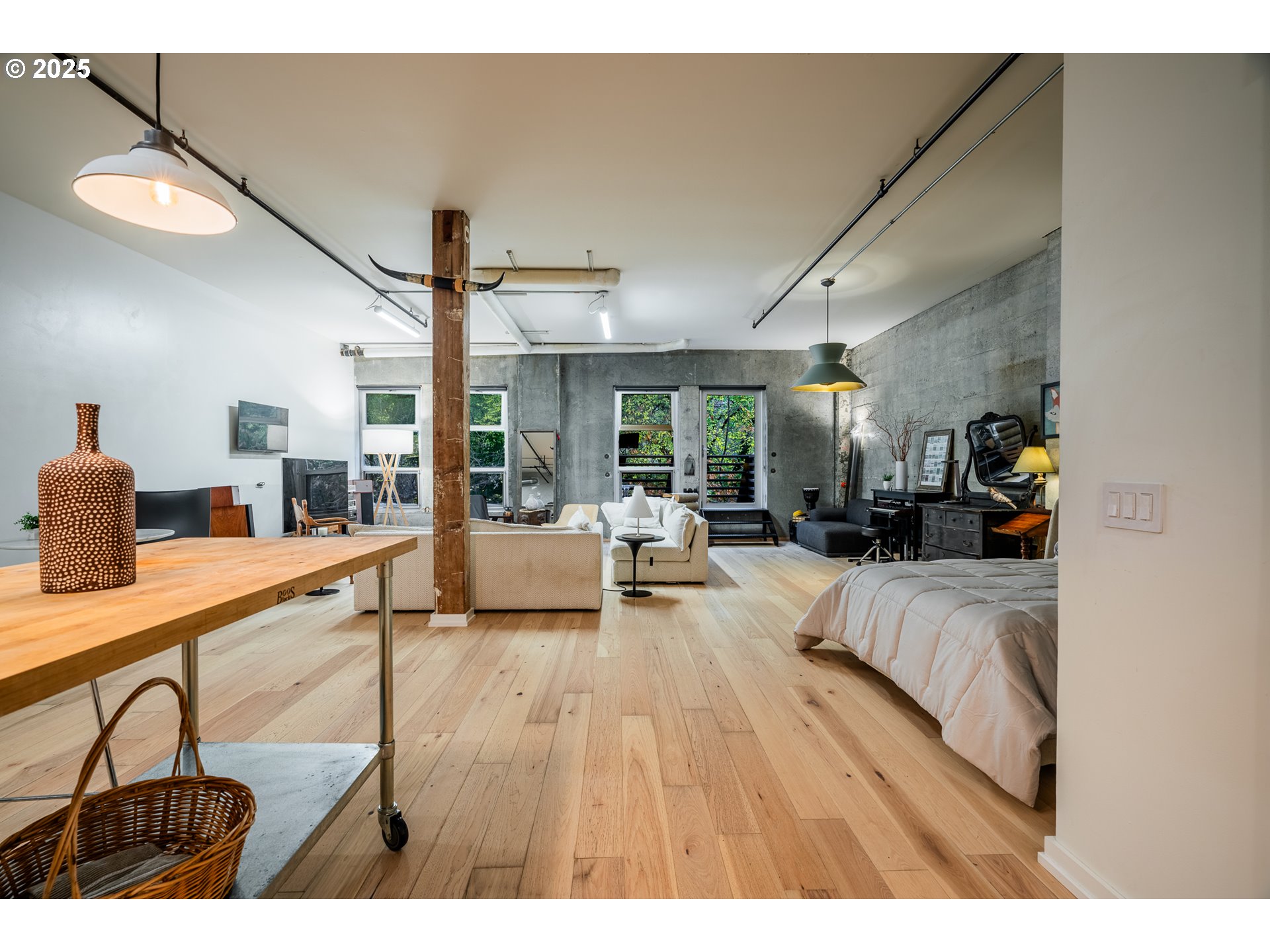 725 Northwest Flanders Street, Unit 304 Portland, OR 97209 - Photo 6 of 42