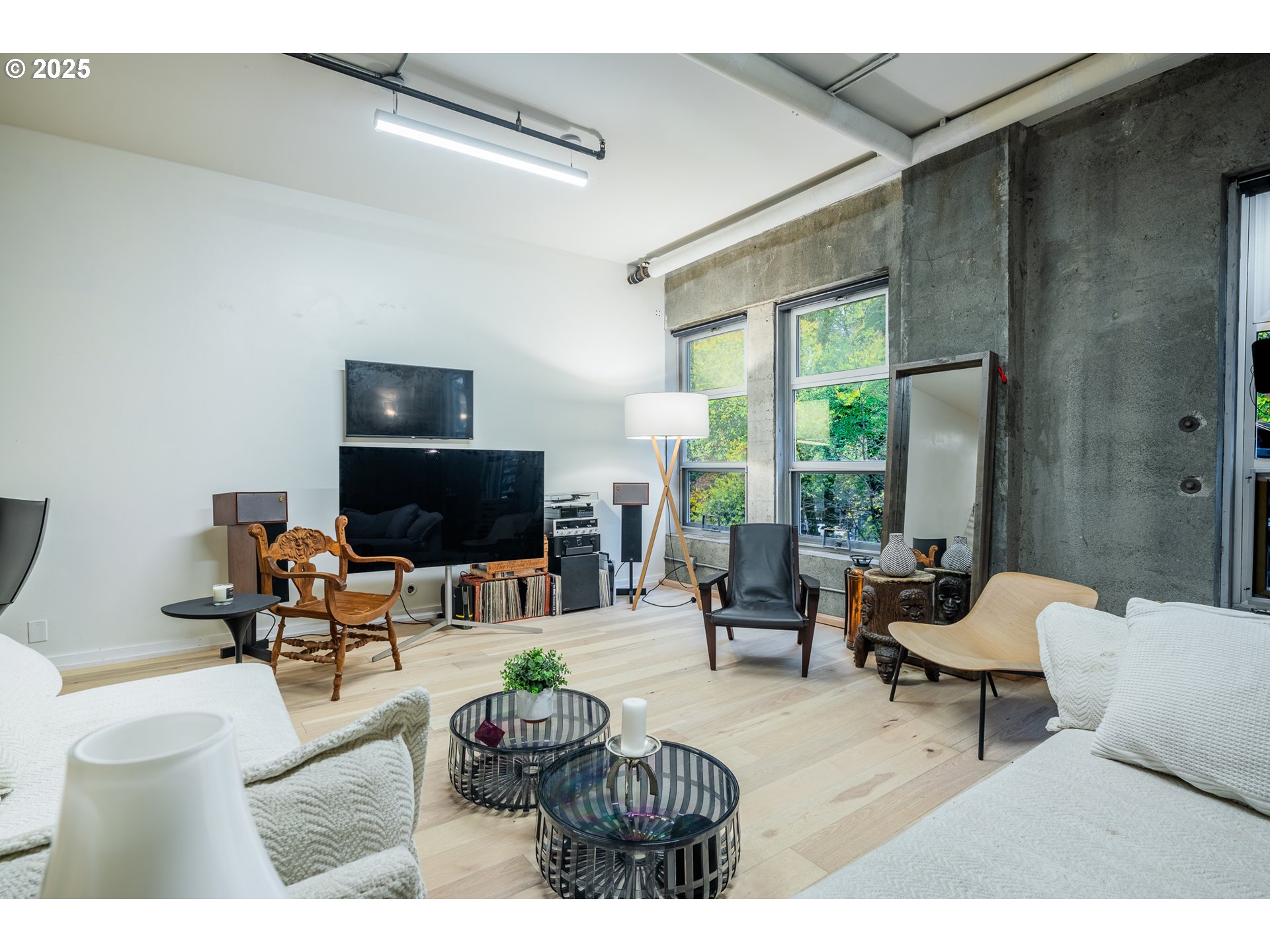 725 Northwest Flanders Street, Unit 304 Portland, OR 97209 - Photo 7 of 42