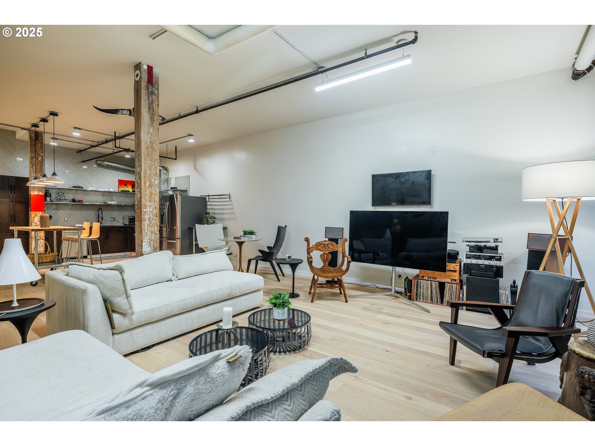 725 Northwest Flanders Street, Unit 304 Portland, OR 97209 - Photo 9 of 42