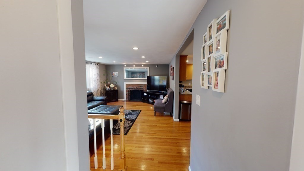 8 Diane Road Peabody, MA 01960 - Photo 6 of 28 Gallery Image 6