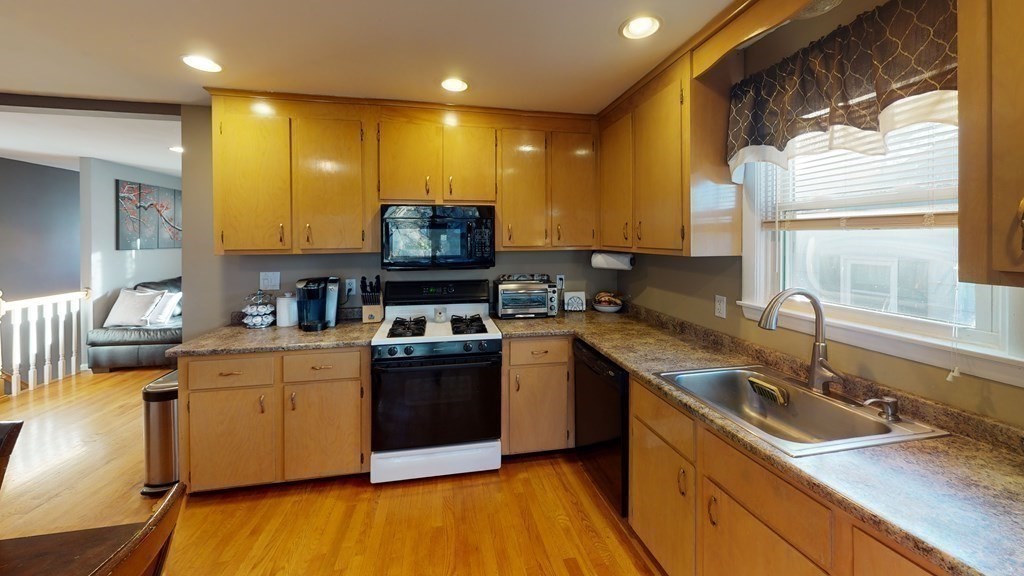 8 Diane Road Peabody, MA 01960 - Photo 8 of 28 Gallery Image 8