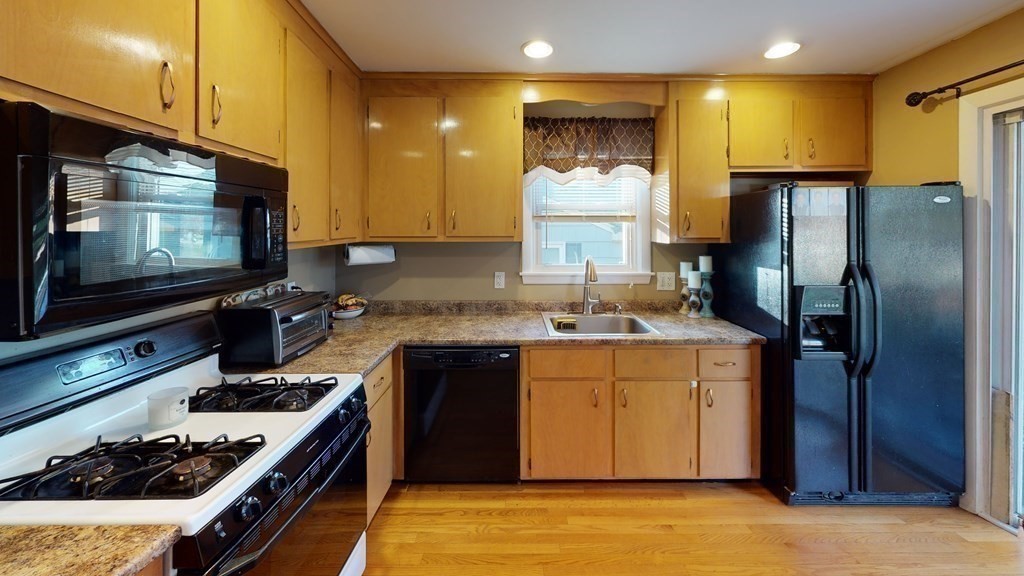 8 Diane Road Peabody, MA 01960 - Photo 9 of 28 Gallery Image 9