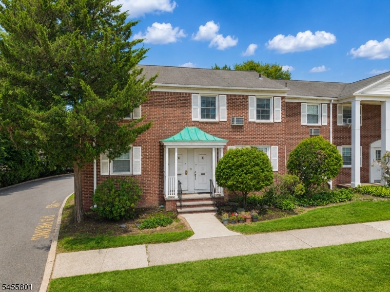 445 Morris Avenue Springfield, NJ 07081 - Photo 1 of 14 Gallery Image 1