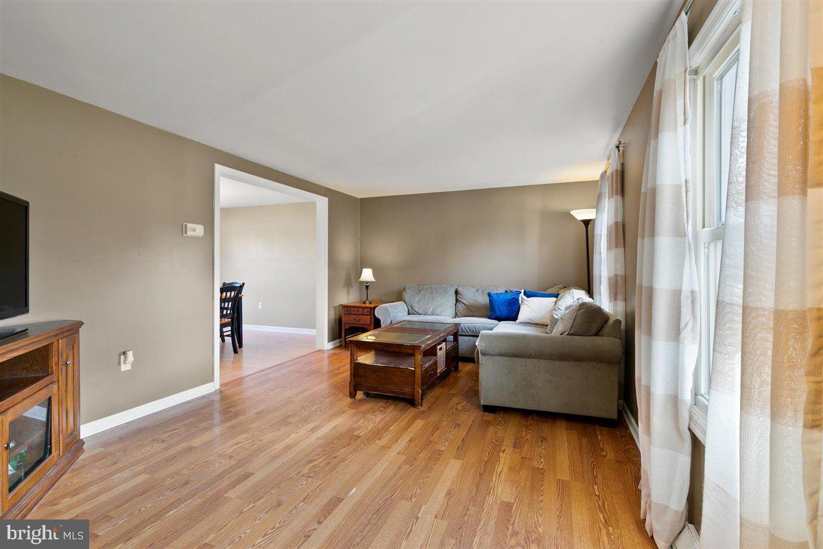 579 Crosswinds Drive Lititz, PA 17543 - Photo 22 of 64 Large Living room