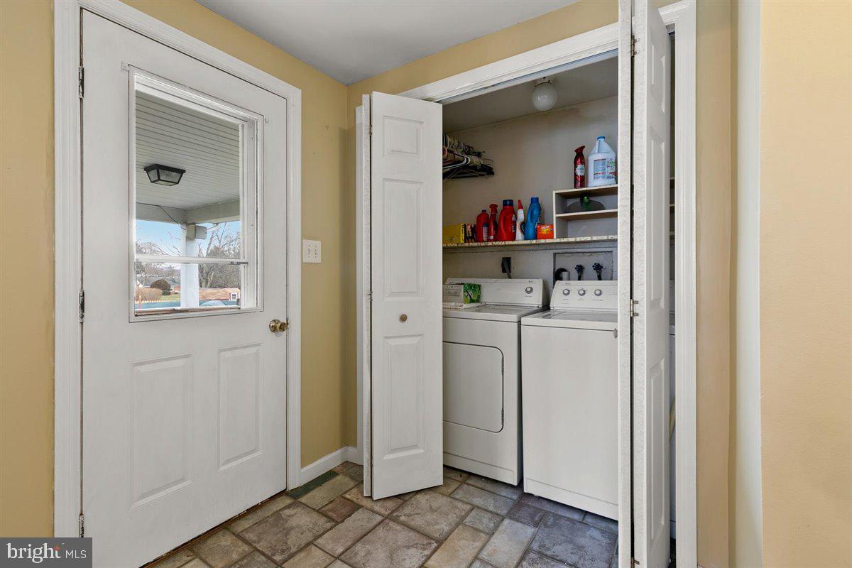 579 Crosswinds Drive Lititz, PA 17543 - Photo 38 of 64 Laundry/mud room/ entry from outside/garage