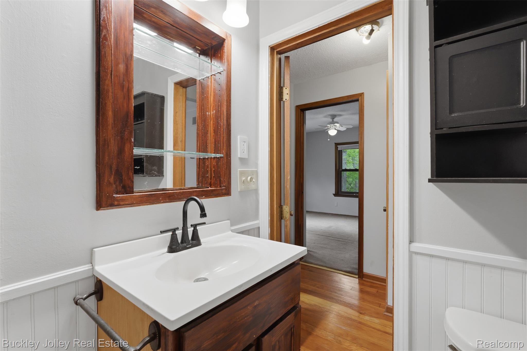 9255 Evergreen Road Brighton, MI 48116 - Photo 14 of 29 Newer Vanity
