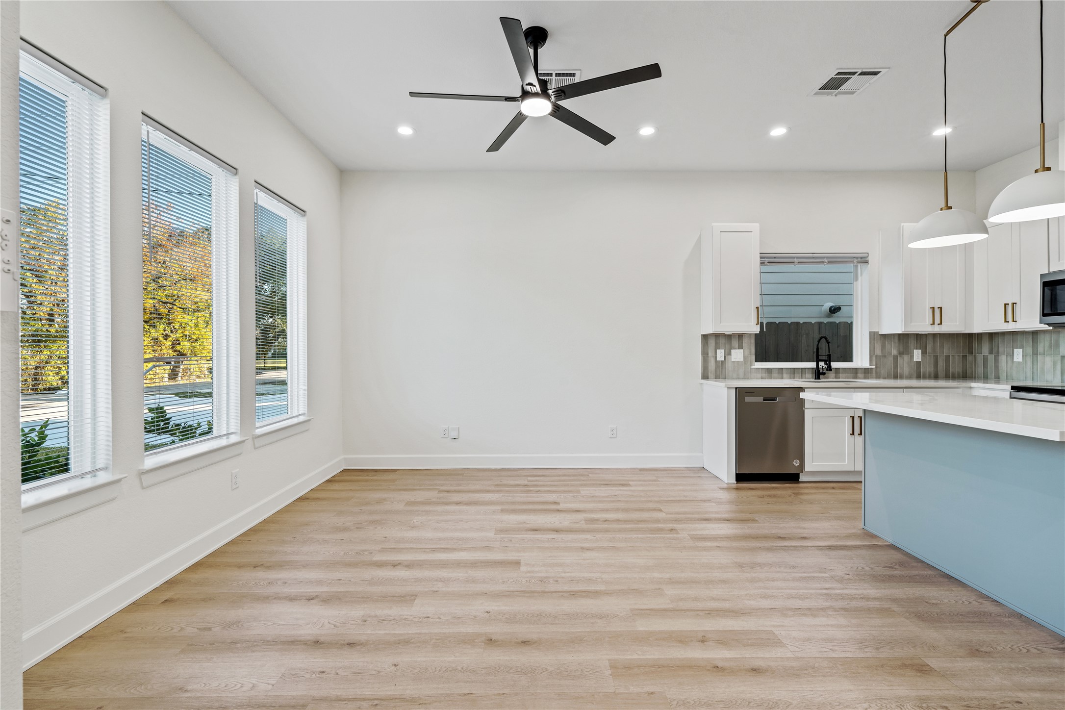 8324 Corinth Street, Unit A Houston, TX 77051 - Photo 4 of 28