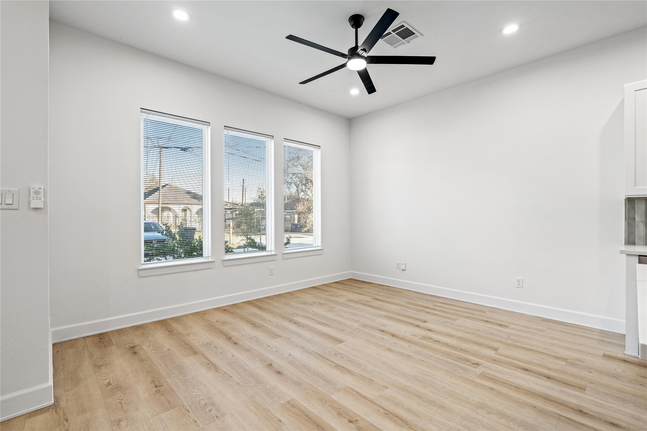 8324 Corinth Street, Unit A Houston, TX 77051 - Photo 5 of 28