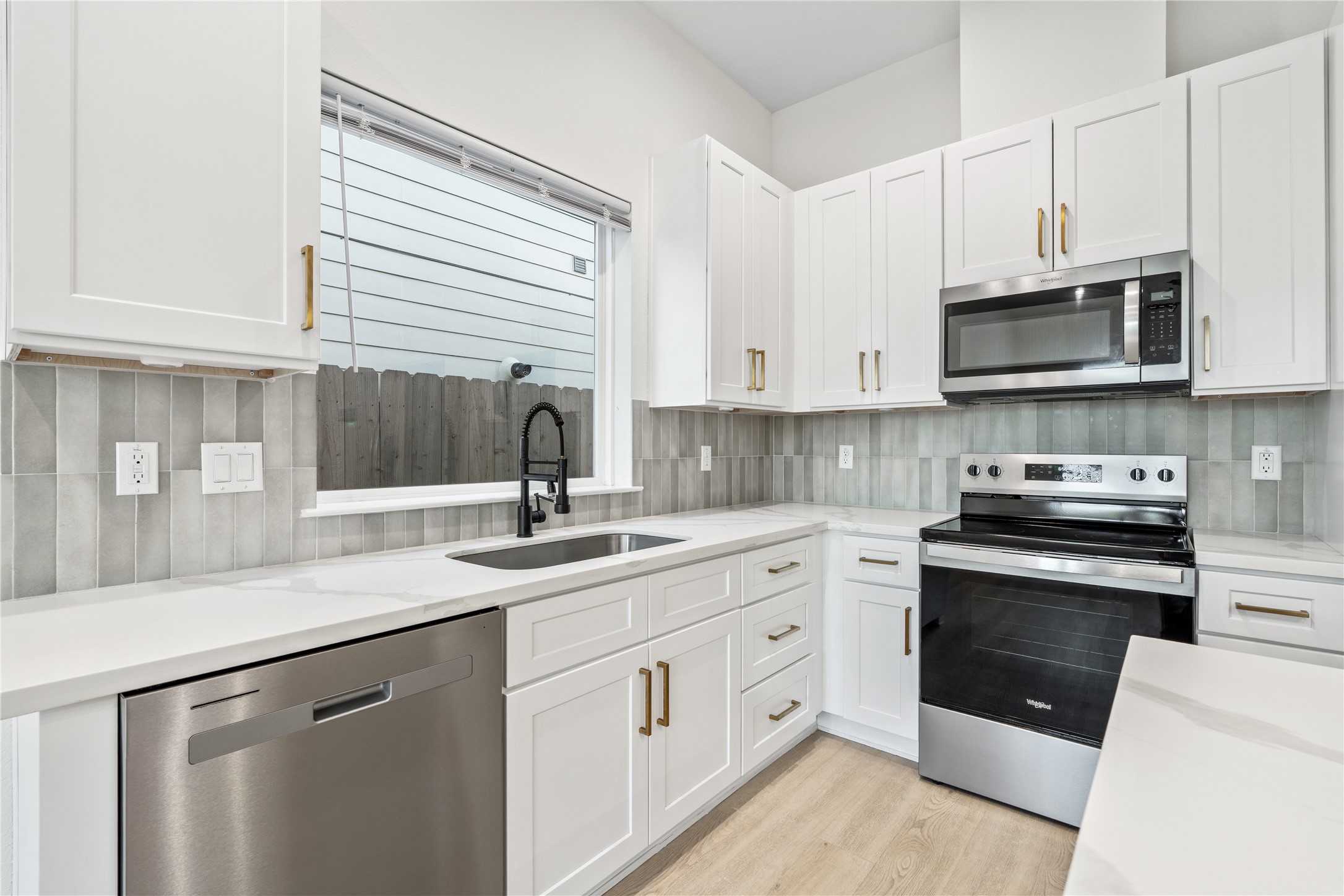 8324 Corinth Street, Unit A Houston, TX 77051 - Photo 9 of 28