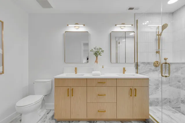 $439,000 | 3204 North Kostner Avenue, Unit 204, Chicago, IL 60641