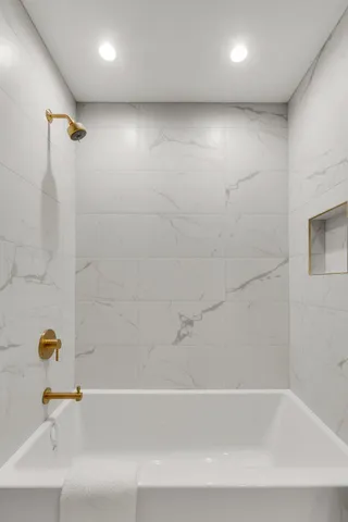 $439,000 | 3204 North Kostner Avenue, Unit 204, Chicago, IL 60641