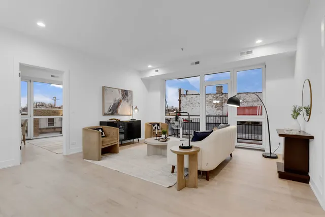 $439,000 | 3204 North Kostner Avenue, Unit 204, Chicago, IL 60641