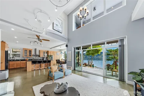 $3,995,950 | 2006 West Lake Sammamish Parkway Northeast, Redmond, WA 98052