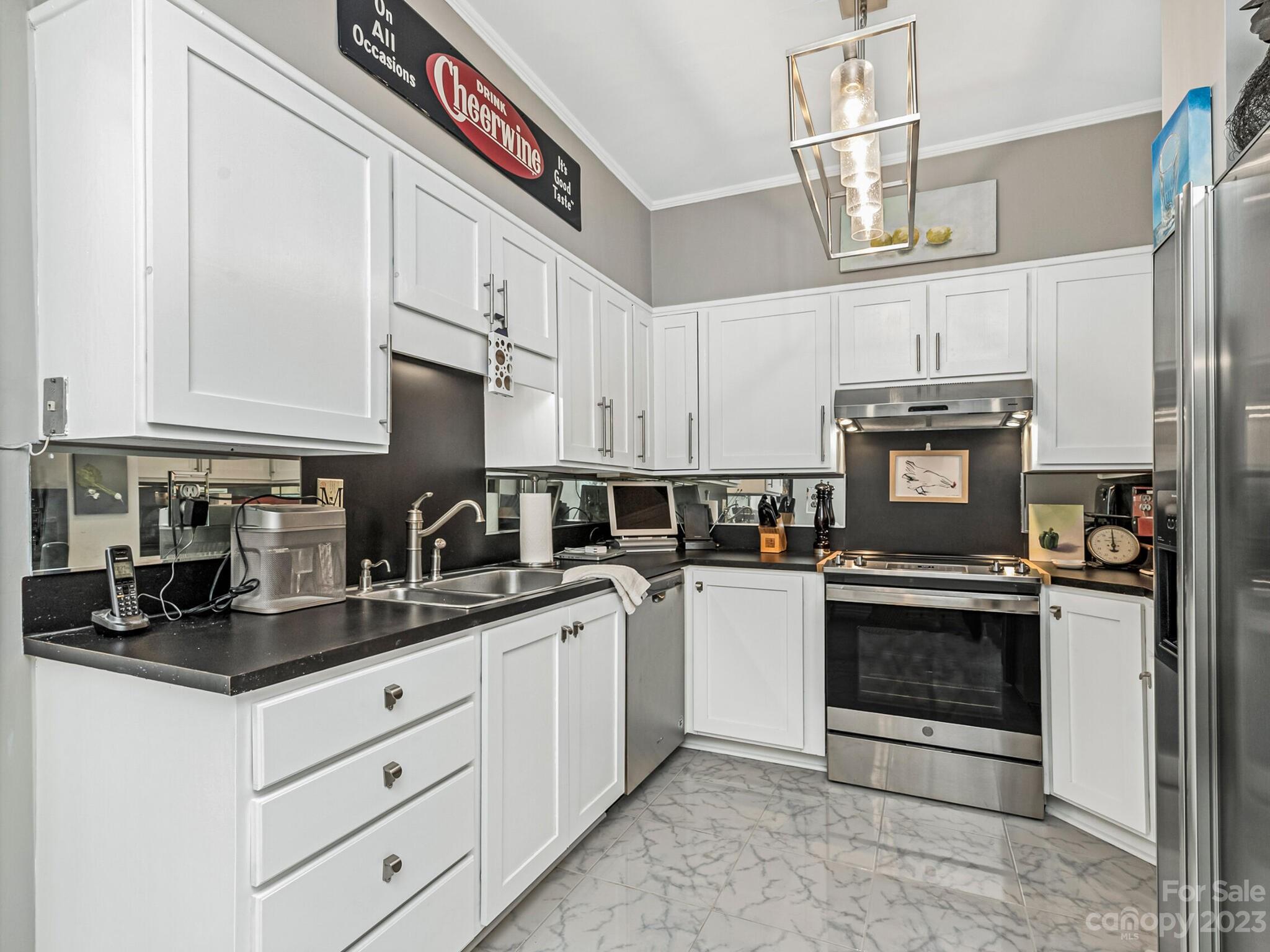 970 Cherokee Road Charlotte, NC 28207 - Photo 4 of 12 Gallery Image 4