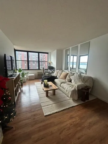 $3,950 | 2 Constitution Court, Unit 708, Hoboken, NJ 07030