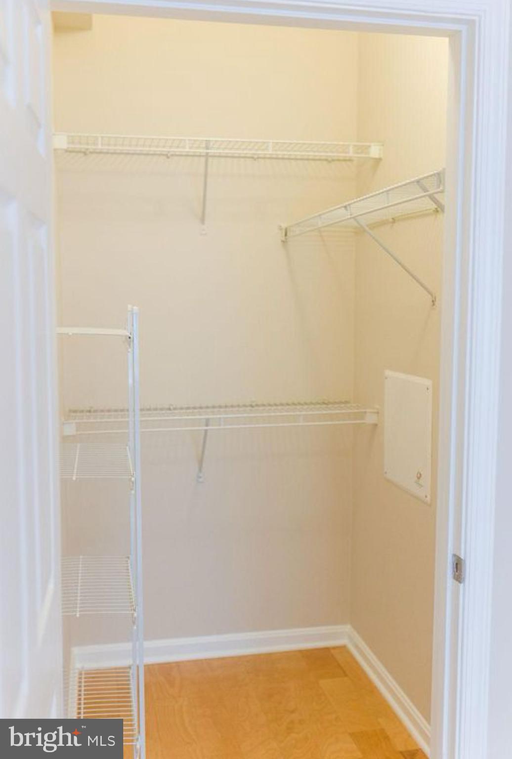 9480 Virginia Center Boulevard, Unit 119 Vienna, VA 22181 - Photo 5 of 17 a bathroom with a bathtub